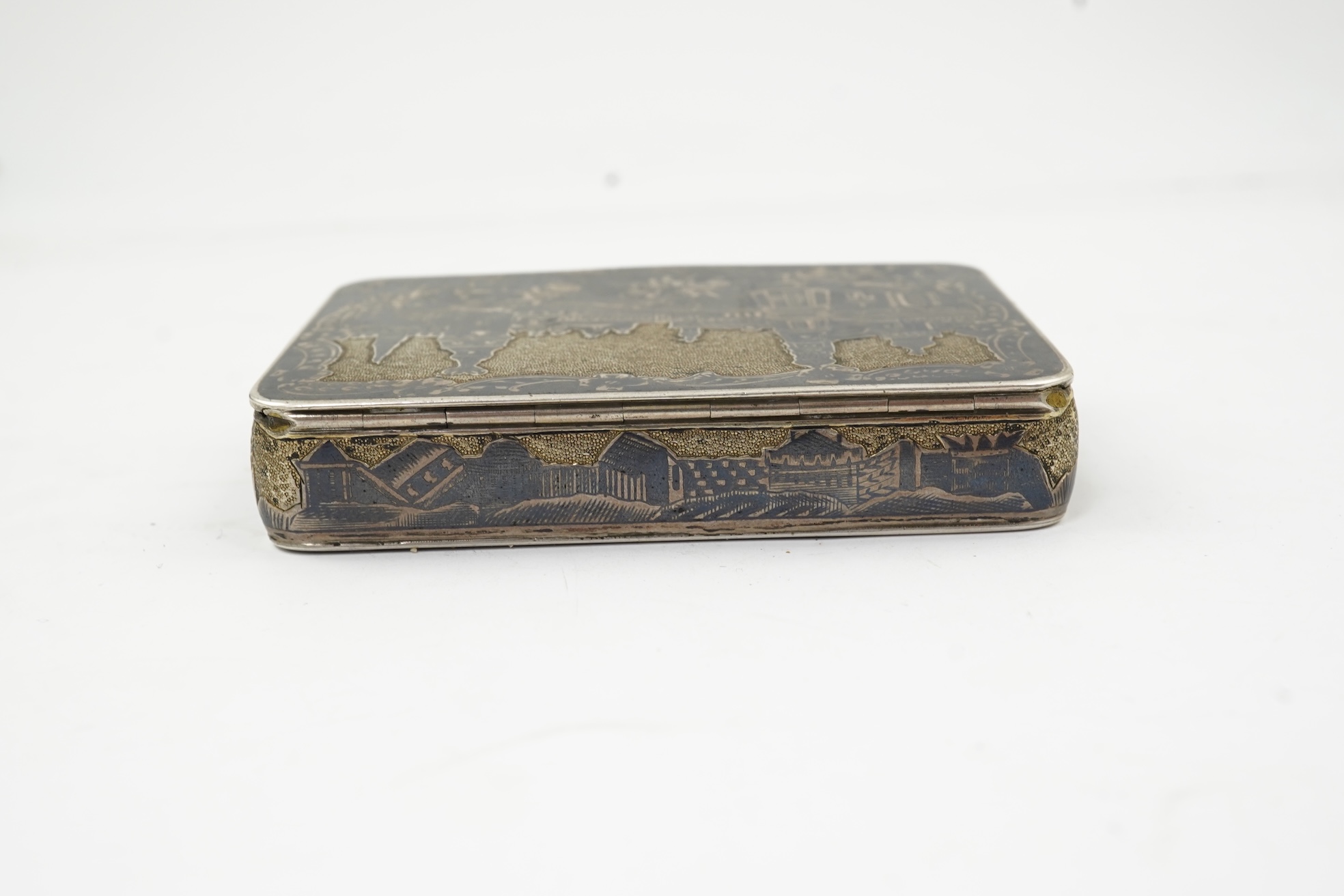 An early 19th century Russian 84 zolotnik and niello rectangular snuff box, assay master Andrei Kovalsky, Moscow, 1825